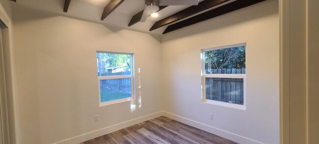 Building Photo - 1402 Clara Ln