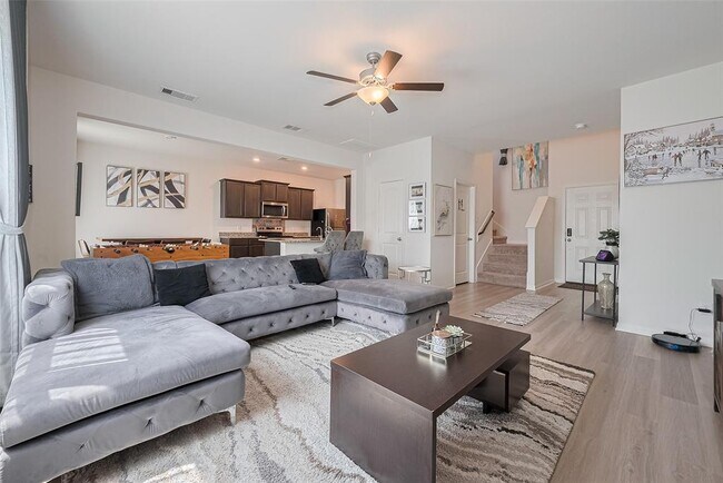 Building Photo - 305 Elm Patch Dr