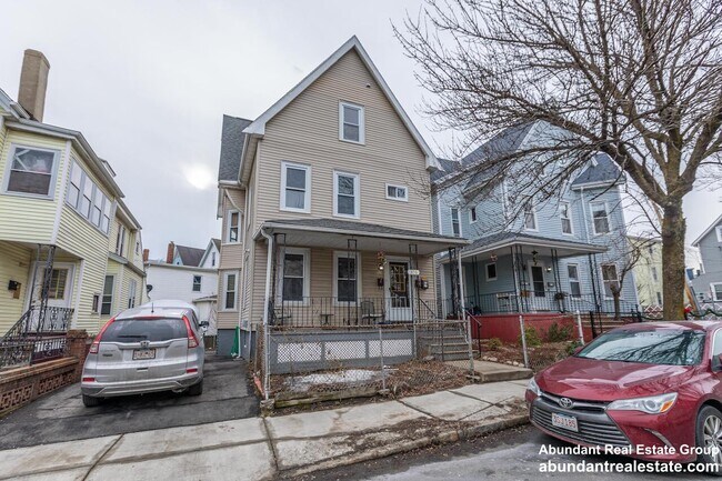 Building Photo - 376 Medford St