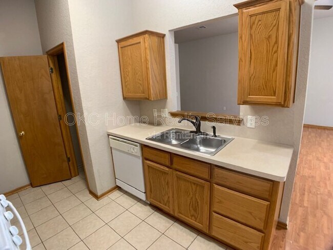 Building Photo - 16229 Everglade Ln