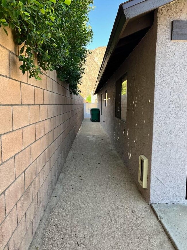 Building Photo - 51780-51780 Avenida Diaz