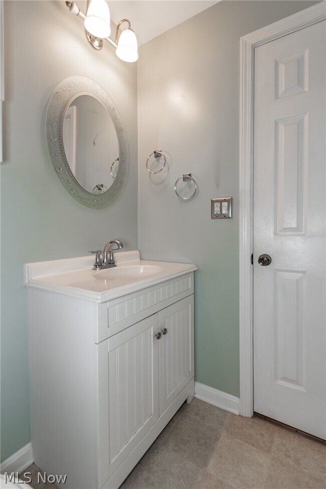 Building Photo - 8279 Westmoor Rd