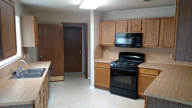 Building Photo - 2618 Trumpet Dr