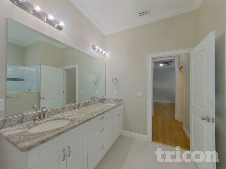 Building Photo - 7703 N Huntley Ave