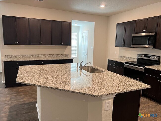 Building Photo - 937 Armadillo Dr
