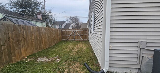 Building Photo - 9210 Phillip Ave