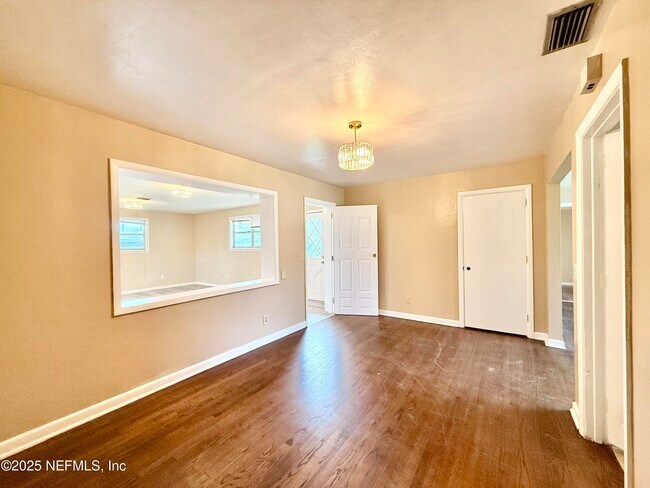 Building Photo - 845 Acapulco Rd