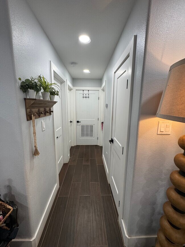 Building Photo - 15411 Mile 20 N