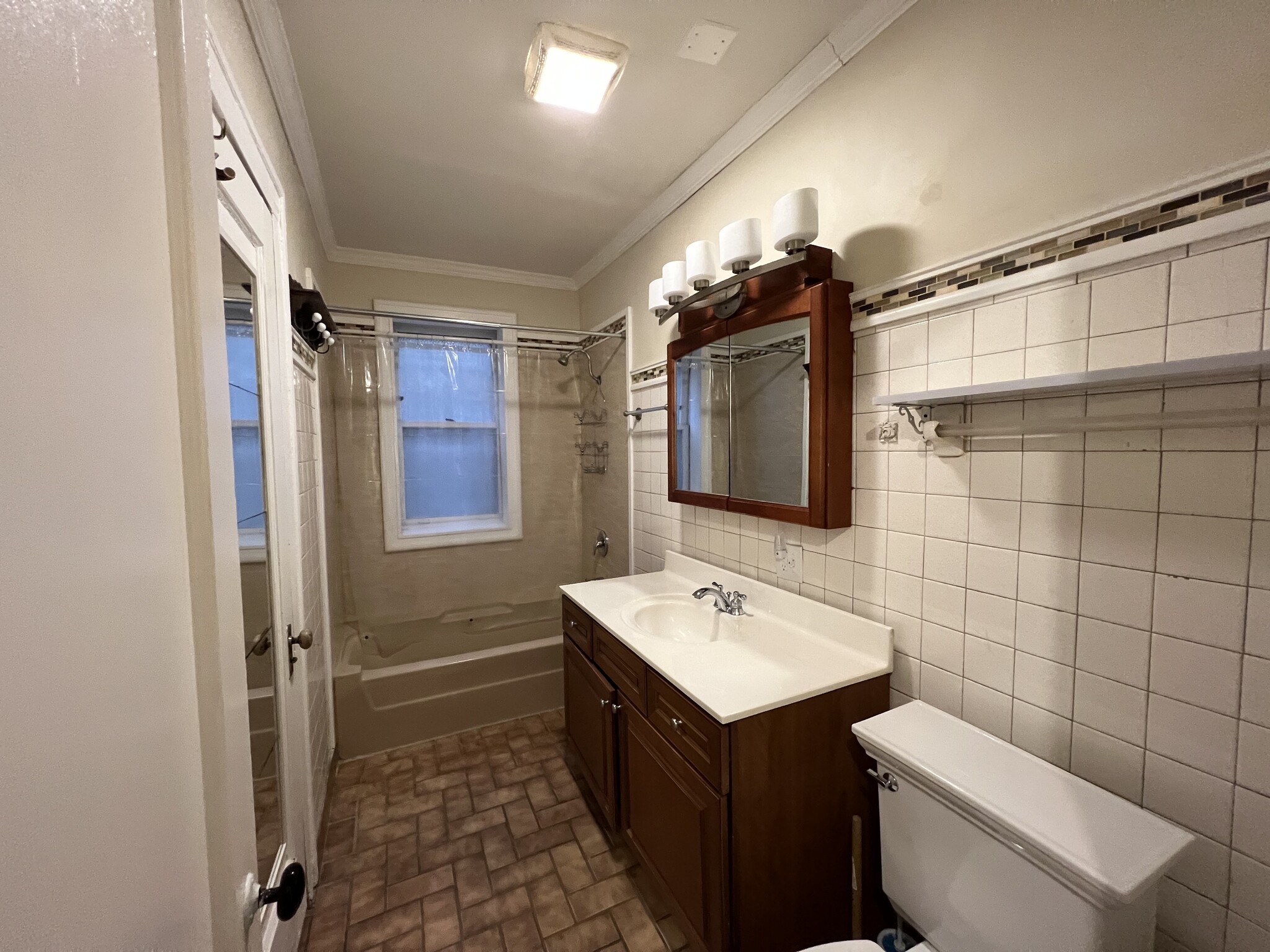 Building Photo - 6354 N Paulina St