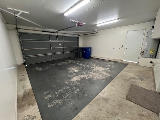 Building Photo - 995 Vineyard Way