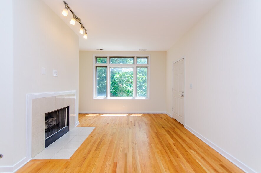 Building Photo - 1344 W Grenshaw St