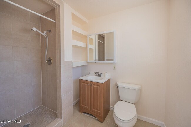 Building Photo - 213 Carnes Rd