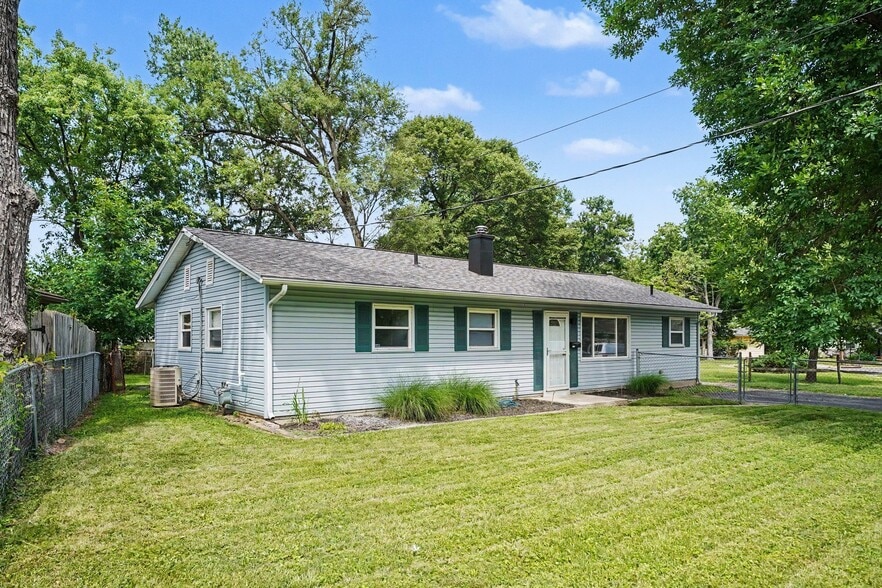 Building Photo - 8490 Smallwood Ln