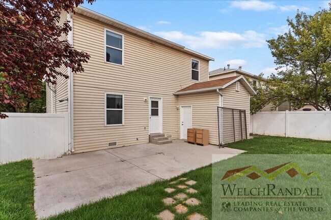 Building Photo - Your Clinton Haven – Modern, Spacious, and...