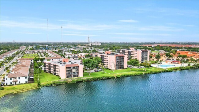 Building Photo - 20840 San Simeon Way