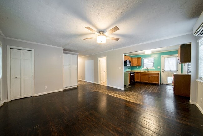 Building Photo - 3 Bedroom 2 bath Harris County