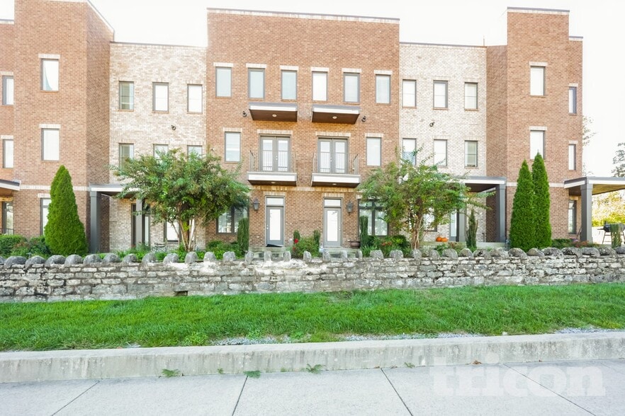 Primary Photo - 6817 Charlotte Pike