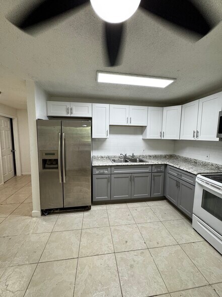 Primary Photo - 3435 Hi St