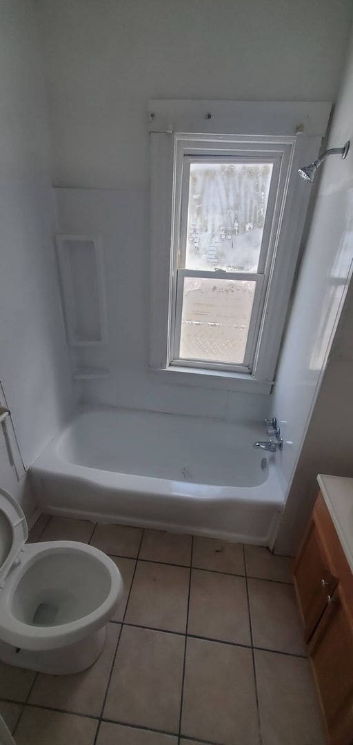 Building Photo - Charming 4-Bedroom Property in Prime Location