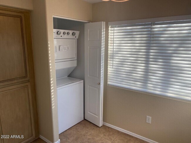 Building Photo - 15225 N 100th St