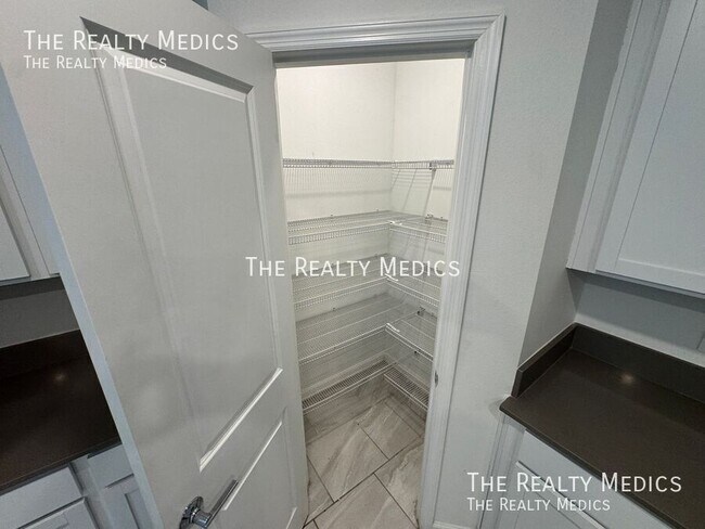 Building Photo - 554 Jett Ln