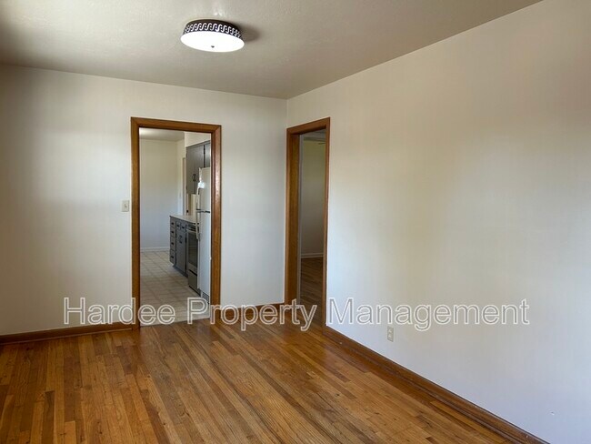 Building Photo - 1835 Broadmoor Dr