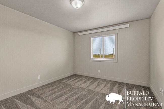 Building Photo - 6277 N Silver Fox Rd
