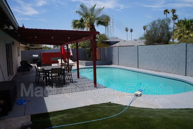 Building Photo - 1732 E Hermosa Dr