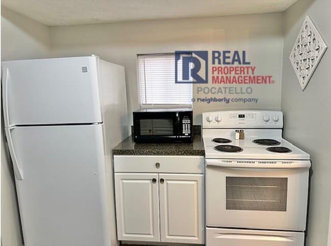 Building Photo - 1 bed 1 bath single family home - small dog negotiable