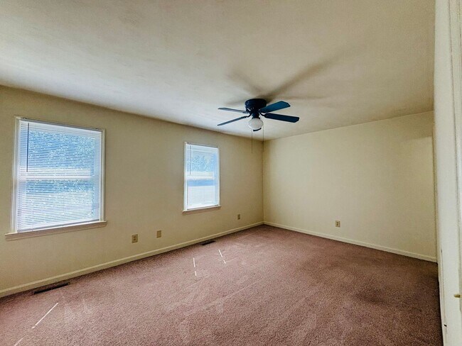 Building Photo - 2500 Ridge Rd