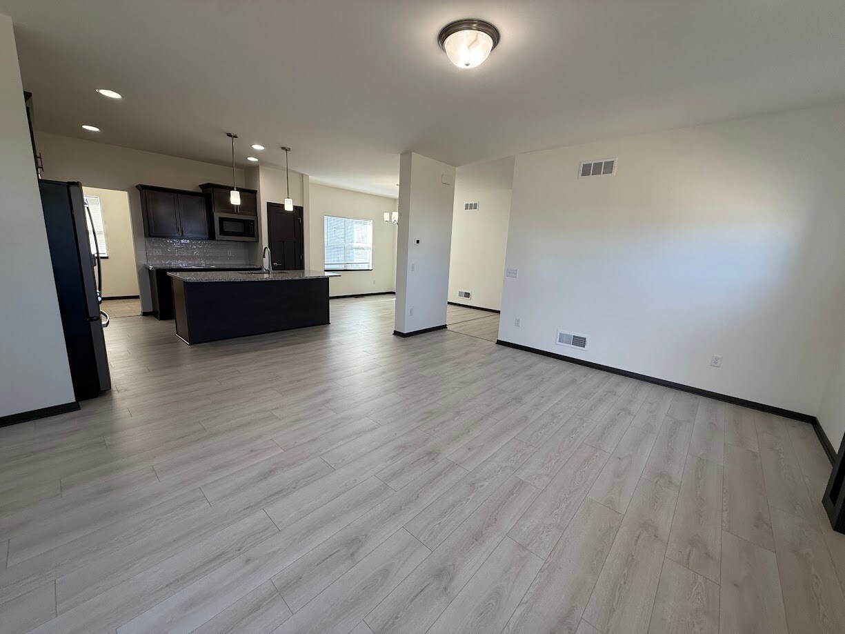 Building Photo - 4825 Suelo Rd