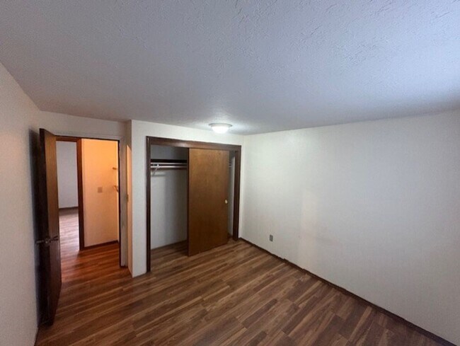 Building Photo - 3 bedroom/2 bath home