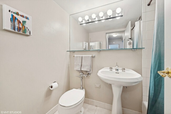 Building Photo - 850 N Dewitt Pl