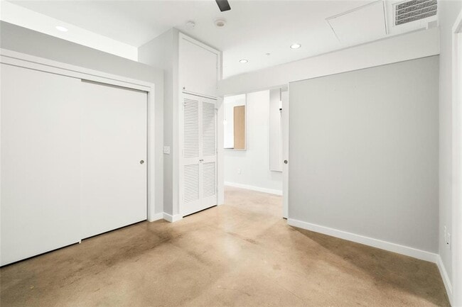 Building Photo - 507 Sabine St