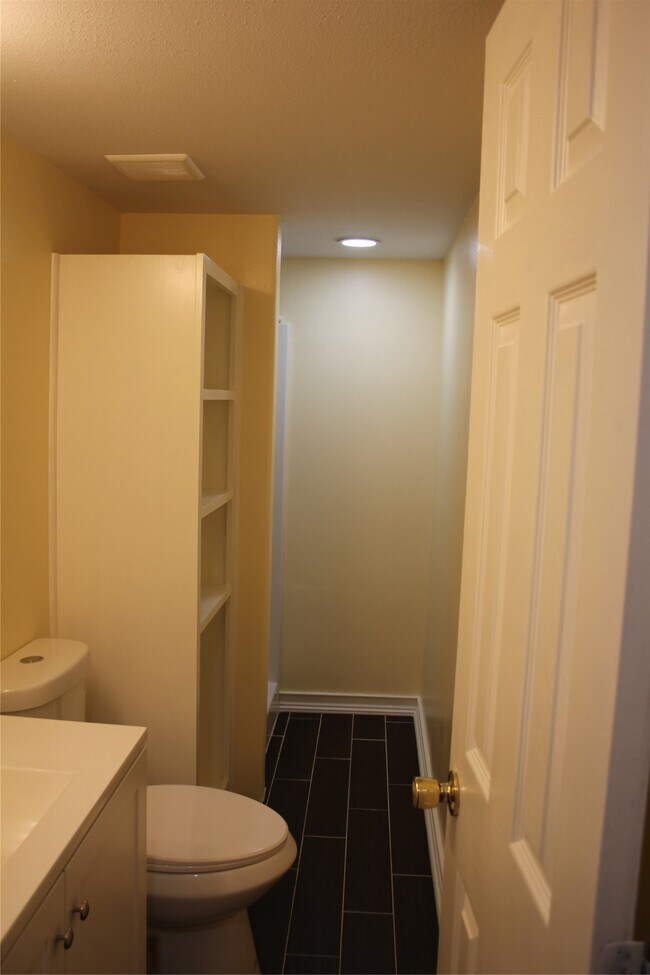 Building Photo - 7540 Ashburn St