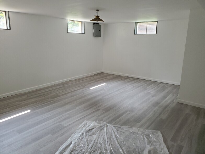 Building Photo - 10118 Douglas Ct