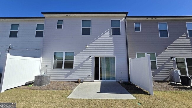 Building Photo - 17 Founders Dr