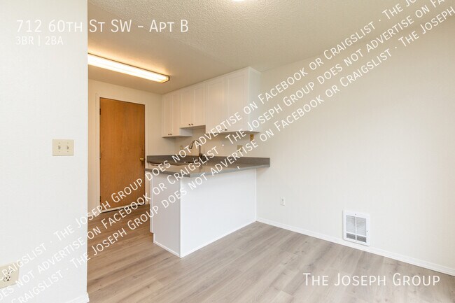 Building Photo - 712 60th St SW