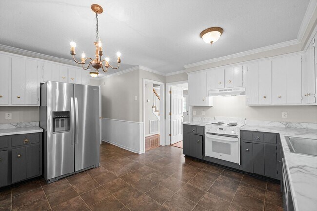 Building Photo - Pet Friendly Three Bedroom in Sango!