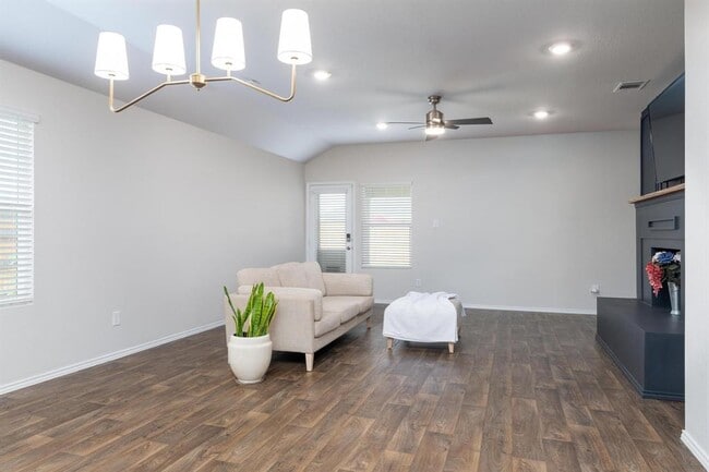 Building Photo - 105 Black Wolf Run