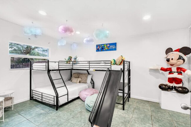 Building Photo - 19720 NE 26th Ave