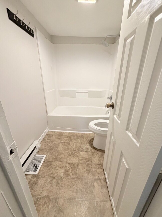 Building Photo - "Charming 4-Bedroom Home in the Heart of Winston-Salem-Pets Welcome Housing Vouchers Accepted!