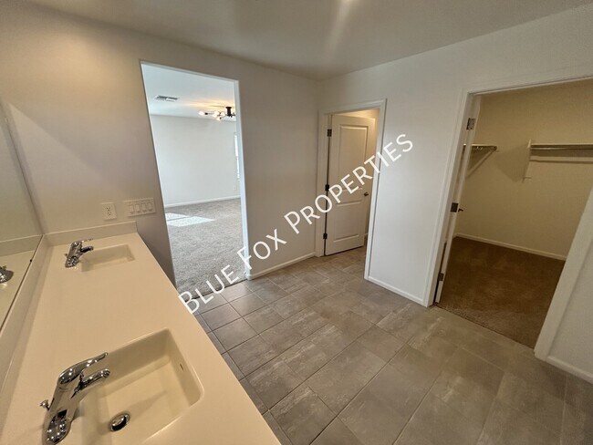 Building Photo - 6973 W Jadewood Ln