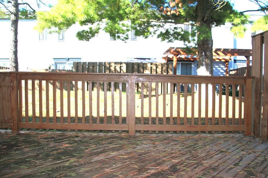 Building Photo - 4885 Stoneybrook Blvd