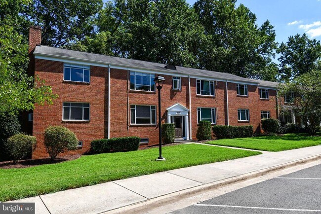 Primary Photo - 10311 Montrose Ave