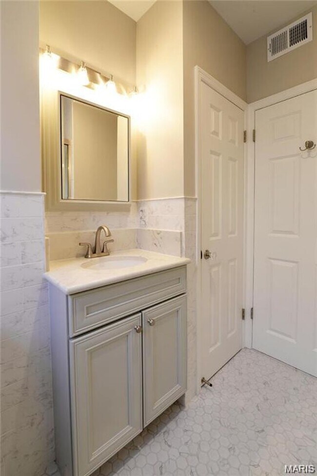 Building Photo - 6607 Clayton Rd