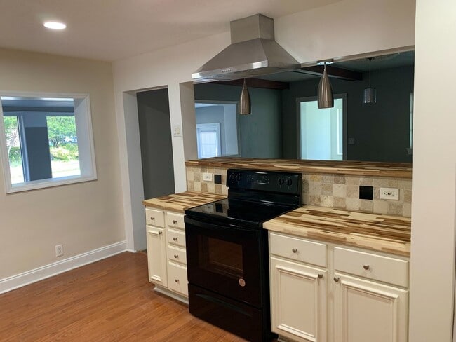 Building Photo - Spacious Winter Park Village area house fo...
