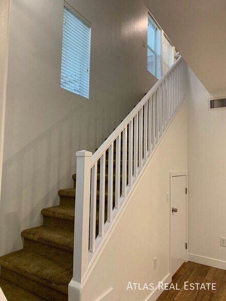 Building Photo - 4125 E Baylor Ln