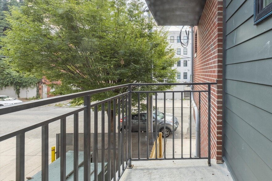 Building Photo - 1519 N Sydenham St