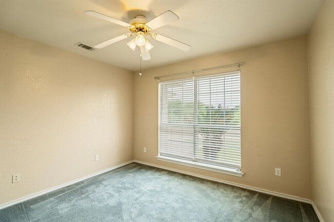 Building Photo - 119 Encino Dr